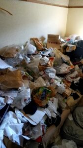 荒尾市30代男性のゴミ屋敷の片付け前の画像②