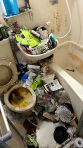 別府市50代男性のゴミ屋敷の片付け前の画像②