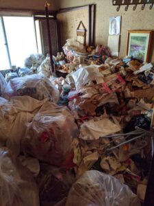 佐賀県佐賀市のゴミ屋敷の片付け前の画像①