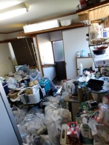 山口県萩市６０代女性遺品整理前の画像①
